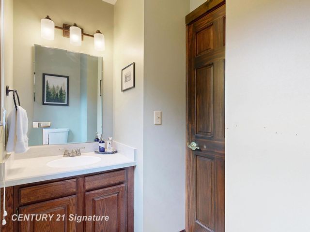 212 Cedarwood Drive, Flushing, MI 48433