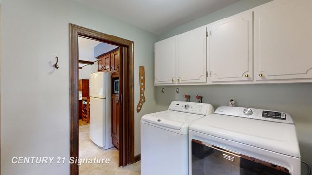 212 Cedarwood Drive, Flushing, MI 48433
