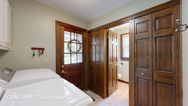 212 Cedarwood Drive, Flushing, MI 48433