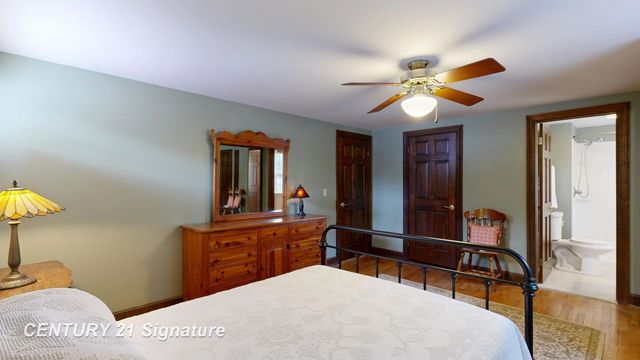 212 Cedarwood Drive, Flushing, MI 48433