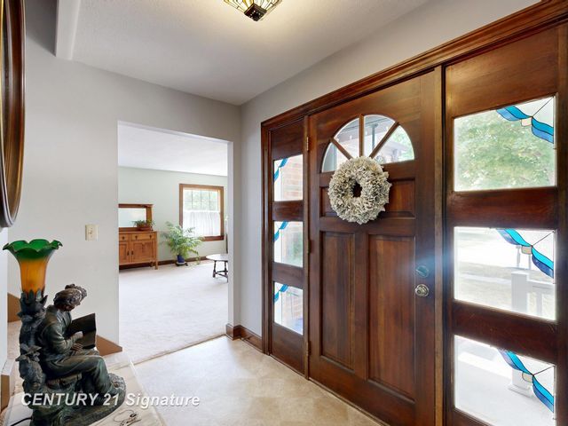 212 Cedarwood Drive, Flushing, MI 48433