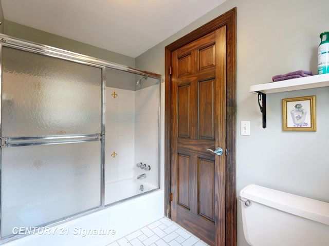 212 Cedarwood Drive, Flushing, MI 48433