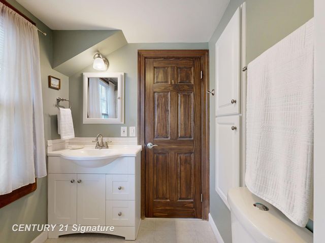 212 Cedarwood Drive, Flushing, MI 48433