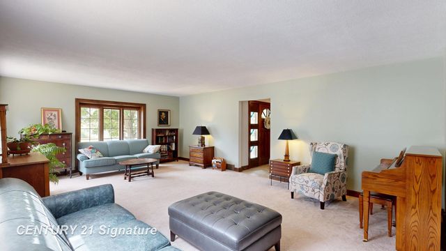 212 Cedarwood Drive, Flushing, MI 48433