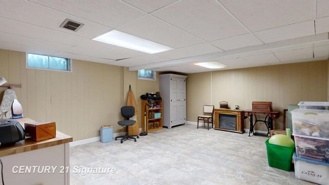 212 Cedarwood Drive, Flushing, MI 48433