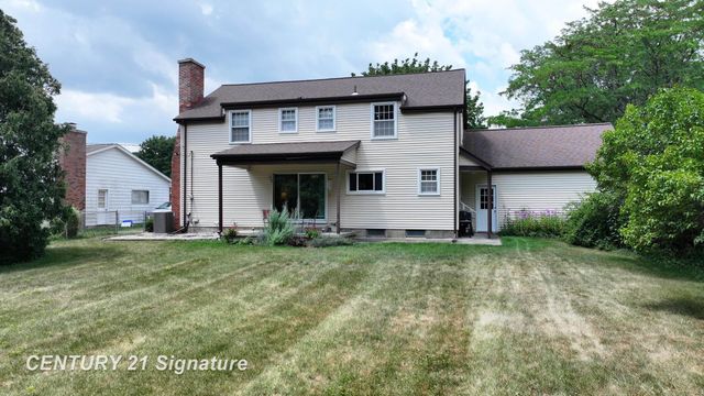 212 Cedarwood Drive, Flushing, MI 48433