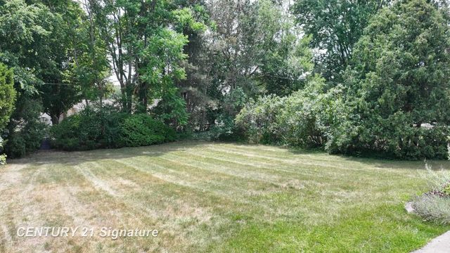 212 Cedarwood Drive, Flushing, MI 48433