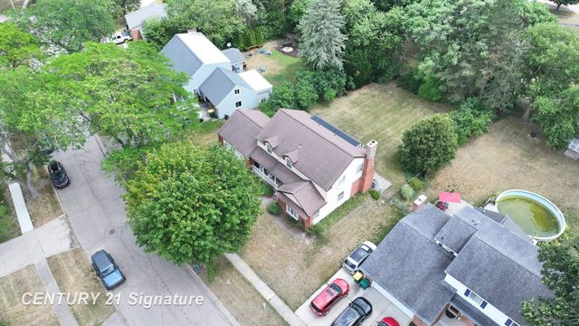 212 Cedarwood Drive, Flushing, MI 48433