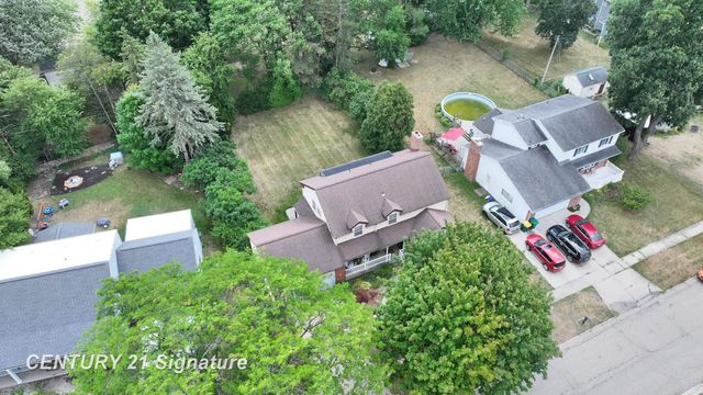 212 Cedarwood Drive, Flushing, MI 48433