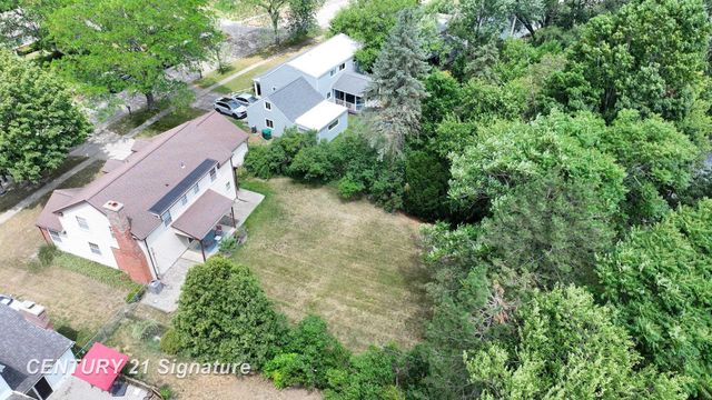 212 Cedarwood Drive, Flushing, MI 48433