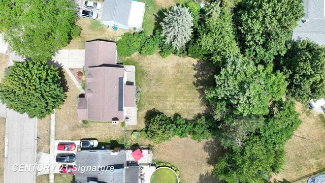 212 Cedarwood Drive, Flushing, MI 48433