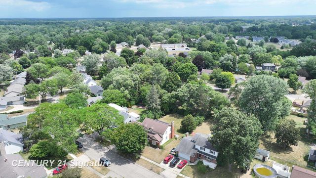 212 Cedarwood Drive, Flushing, MI 48433