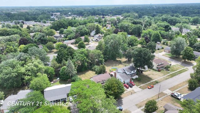 212 Cedarwood Drive, Flushing, MI 48433
