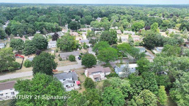 212 Cedarwood Drive, Flushing, MI 48433