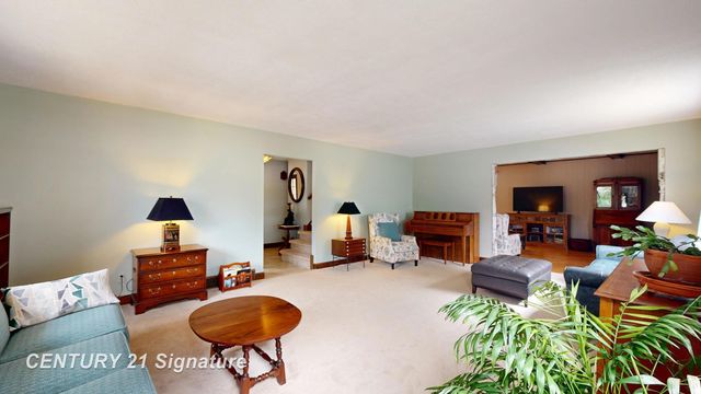 212 Cedarwood Drive, Flushing, MI 48433