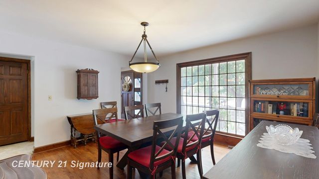 212 Cedarwood Drive, Flushing, MI 48433