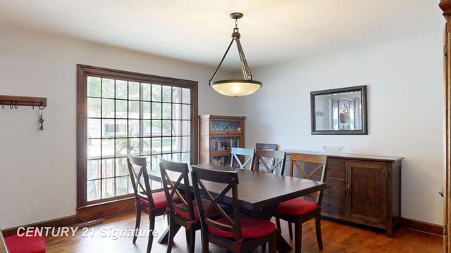 212 Cedarwood Drive, Flushing, MI 48433