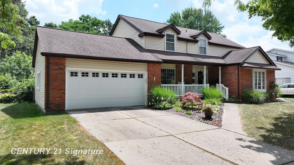 212 Cedarwood Drive, Flushing, MI 48433