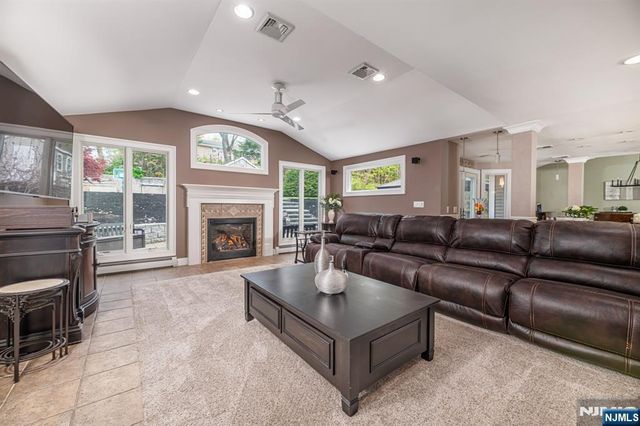 19 Harwood Place, Wayne, NJ 07470