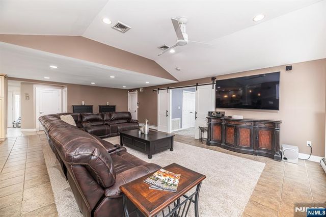 19 Harwood Place, Wayne, NJ 07470