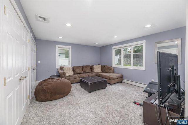 19 Harwood Place, Wayne, NJ 07470