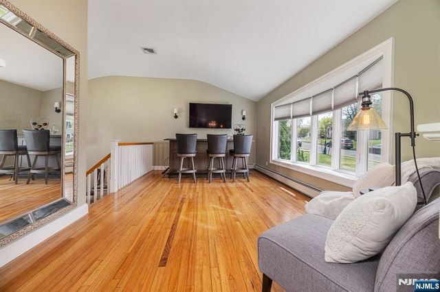 19 Harwood Place, Wayne, NJ 07470