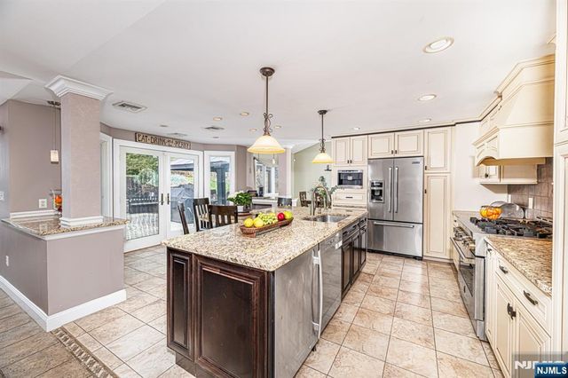 19 Harwood Place, Wayne, NJ 07470