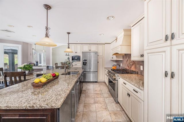 19 Harwood Place, Wayne, NJ 07470