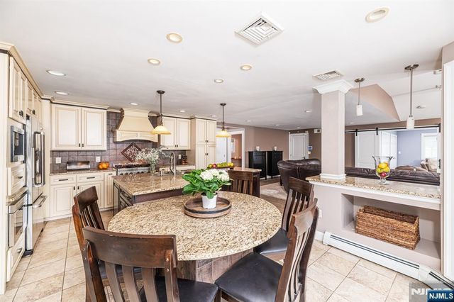 19 Harwood Place, Wayne, NJ 07470