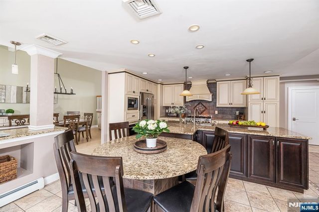 19 Harwood Place, Wayne, NJ 07470