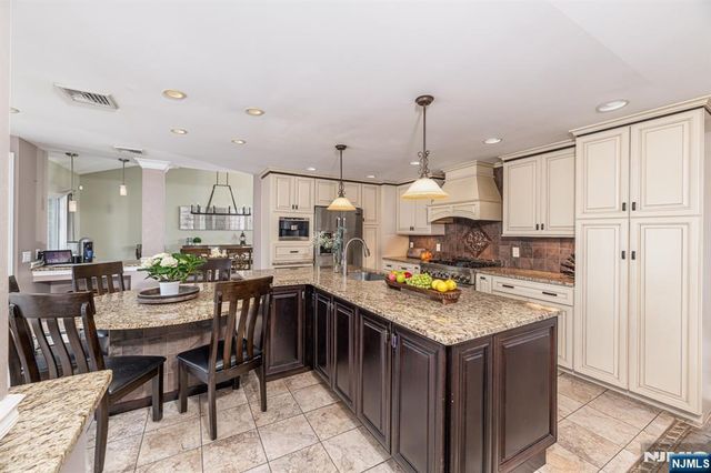 19 Harwood Place, Wayne, NJ 07470