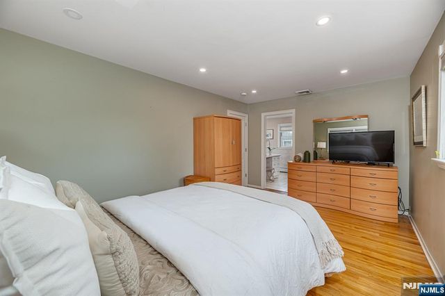 19 Harwood Place, Wayne, NJ 07470