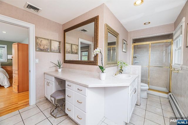 19 Harwood Place, Wayne, NJ 07470