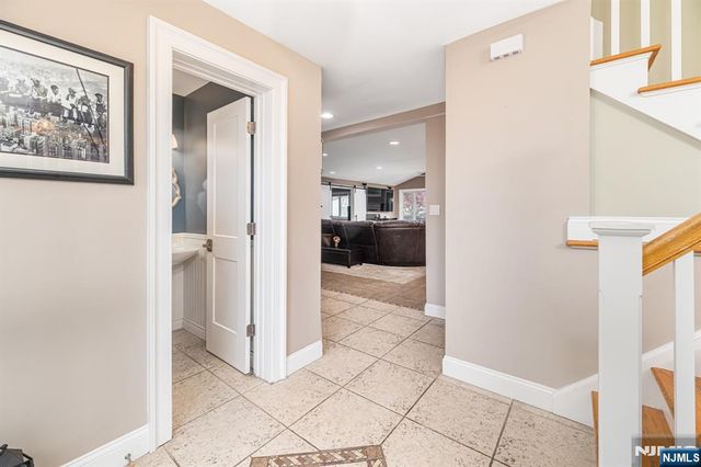 19 Harwood Place, Wayne, NJ 07470