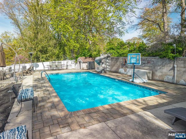 19 Harwood Place, Wayne, NJ 07470