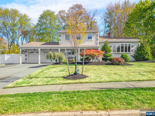 19 Harwood Place, Wayne, NJ 07470