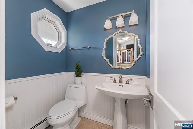 19 Harwood Place, Wayne, NJ 07470