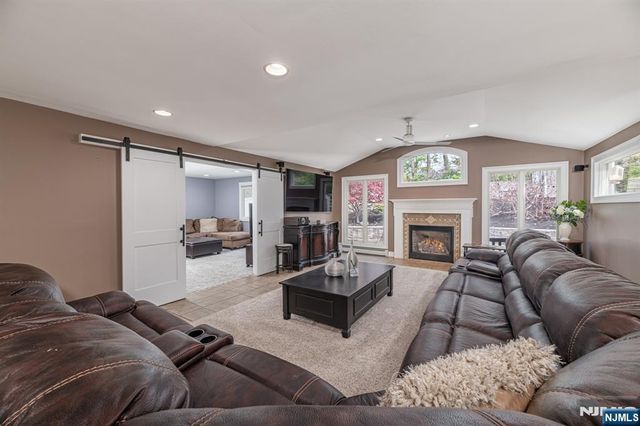 19 Harwood Place, Wayne, NJ 07470