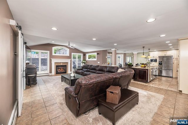 19 Harwood Place, Wayne, NJ 07470