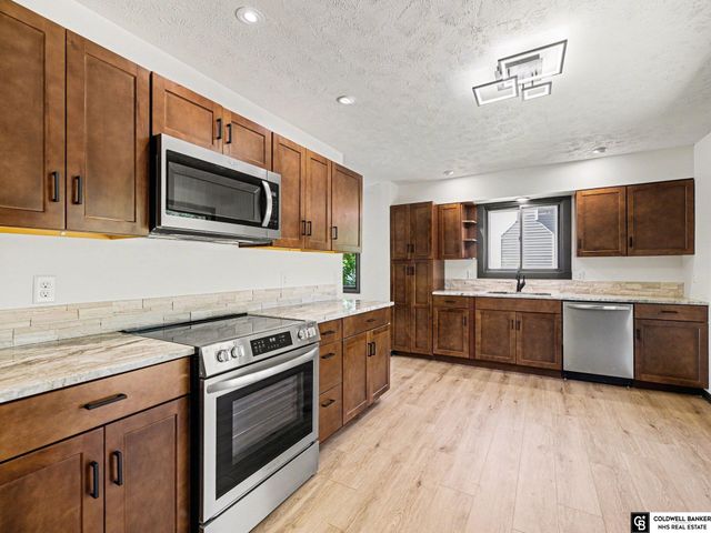 2940 Leawood Drive, Bellevue, NE 68123
