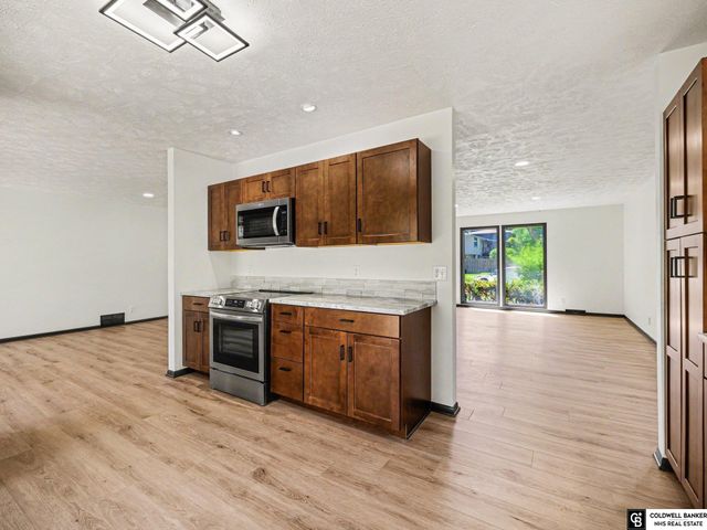 2940 Leawood Drive, Bellevue, NE 68123