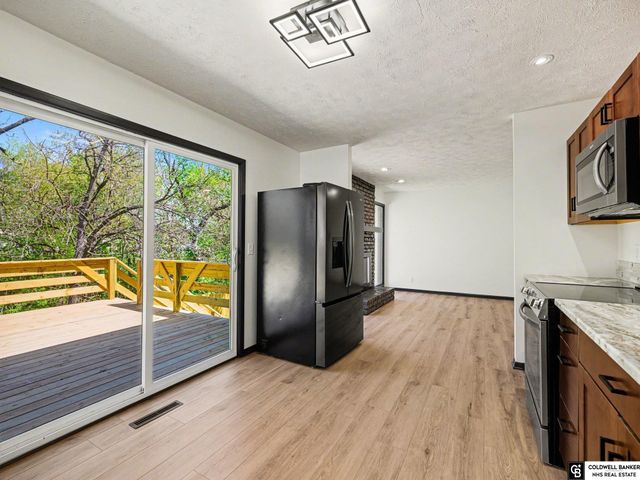 2940 Leawood Drive, Bellevue, NE 68123