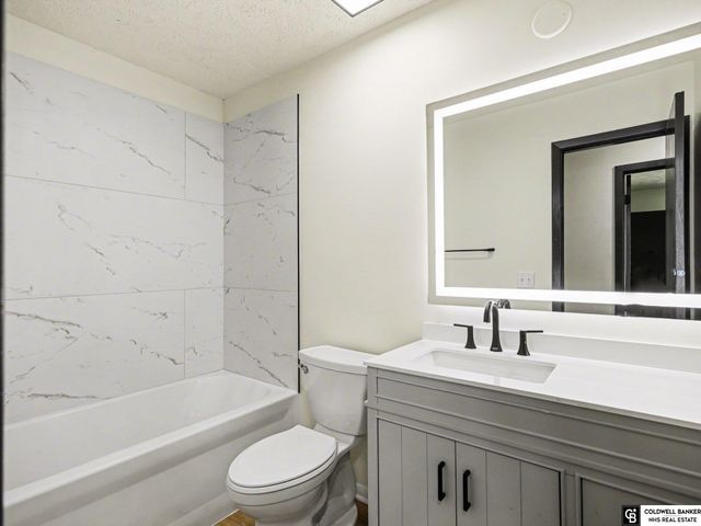 2940 Leawood Drive, Bellevue, NE 68123