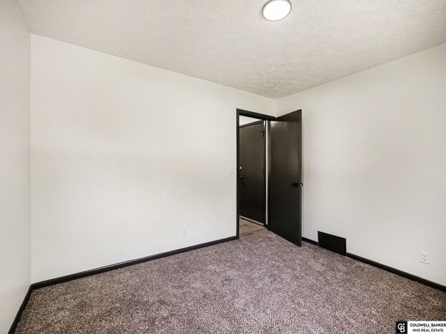 2940 Leawood Drive, Bellevue, NE 68123