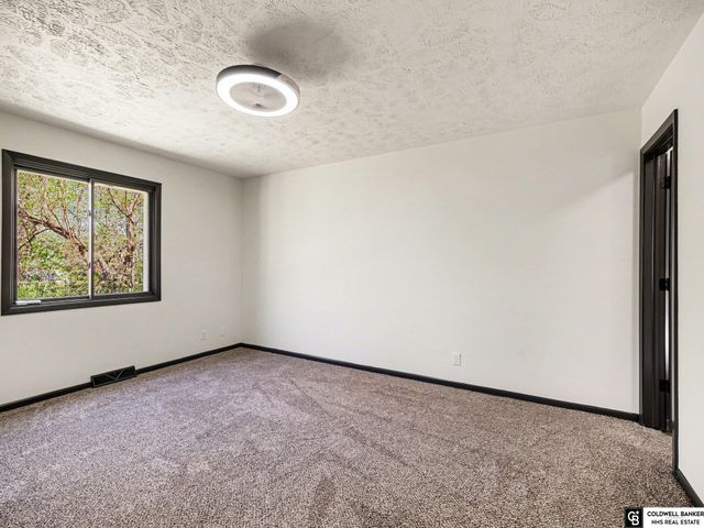2940 Leawood Drive, Bellevue, NE 68123