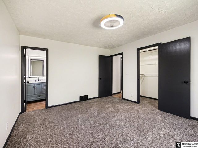 2940 Leawood Drive, Bellevue, NE 68123