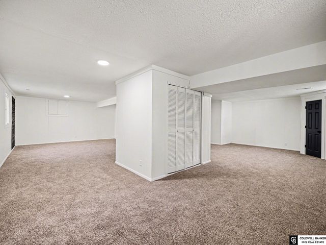 2940 Leawood Drive, Bellevue, NE 68123