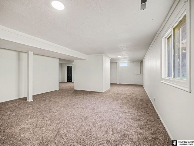 2940 Leawood Drive, Bellevue, NE 68123