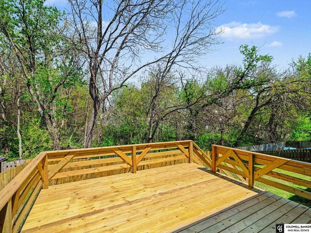 2940 Leawood Drive, Bellevue, NE 68123