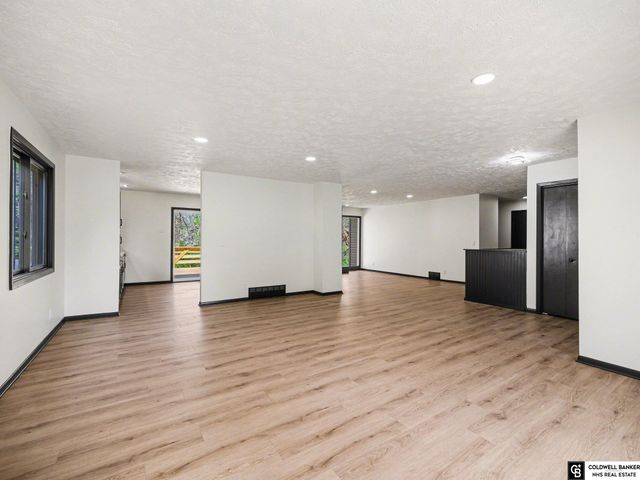 2940 Leawood Drive, Bellevue, NE 68123